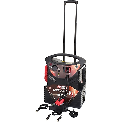 Schwarzes Starthilfegerät mit rotem Kabel und Rollen, Griff ausgezogen. Schriftzug: KS Tools Ultimate Quick Start 12000 T.